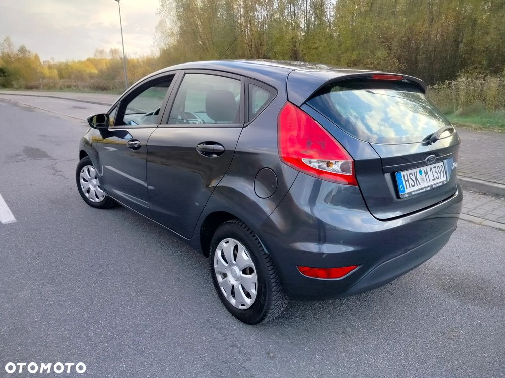 Ford Fiesta 2011 photo 2
