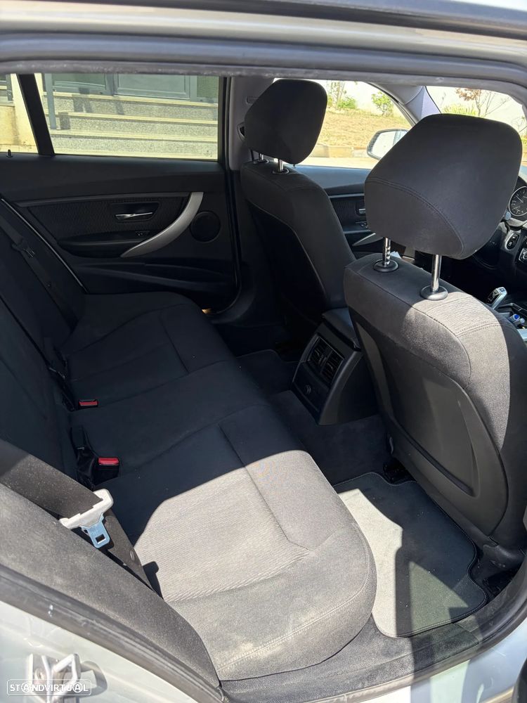 BMW 318 d Aut. Sport Line - 11