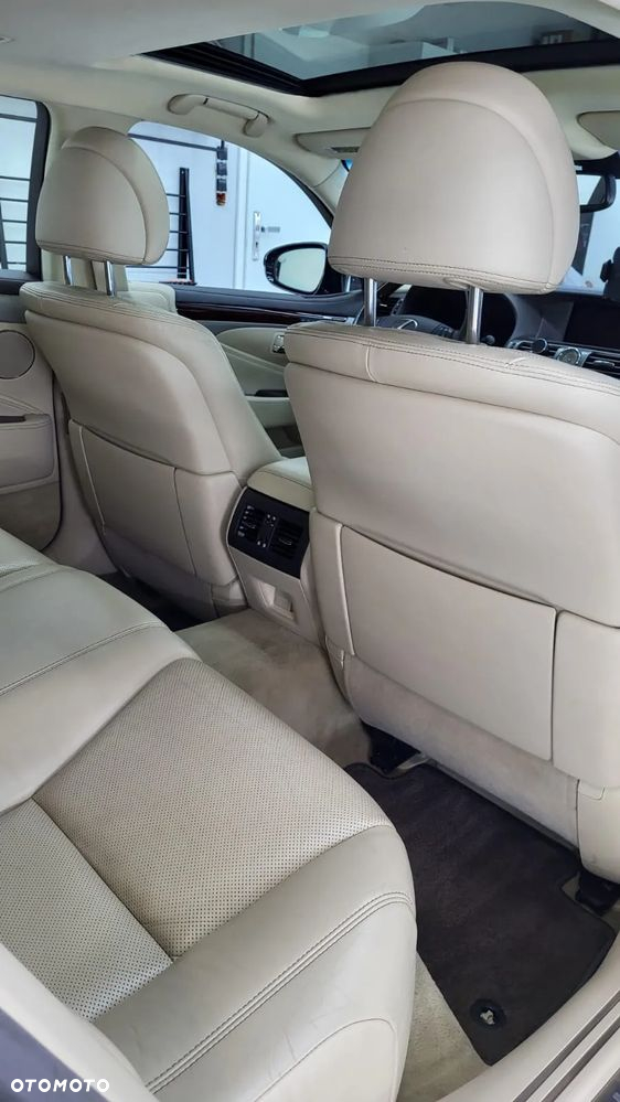 Lexus LS 460 AWD - 13