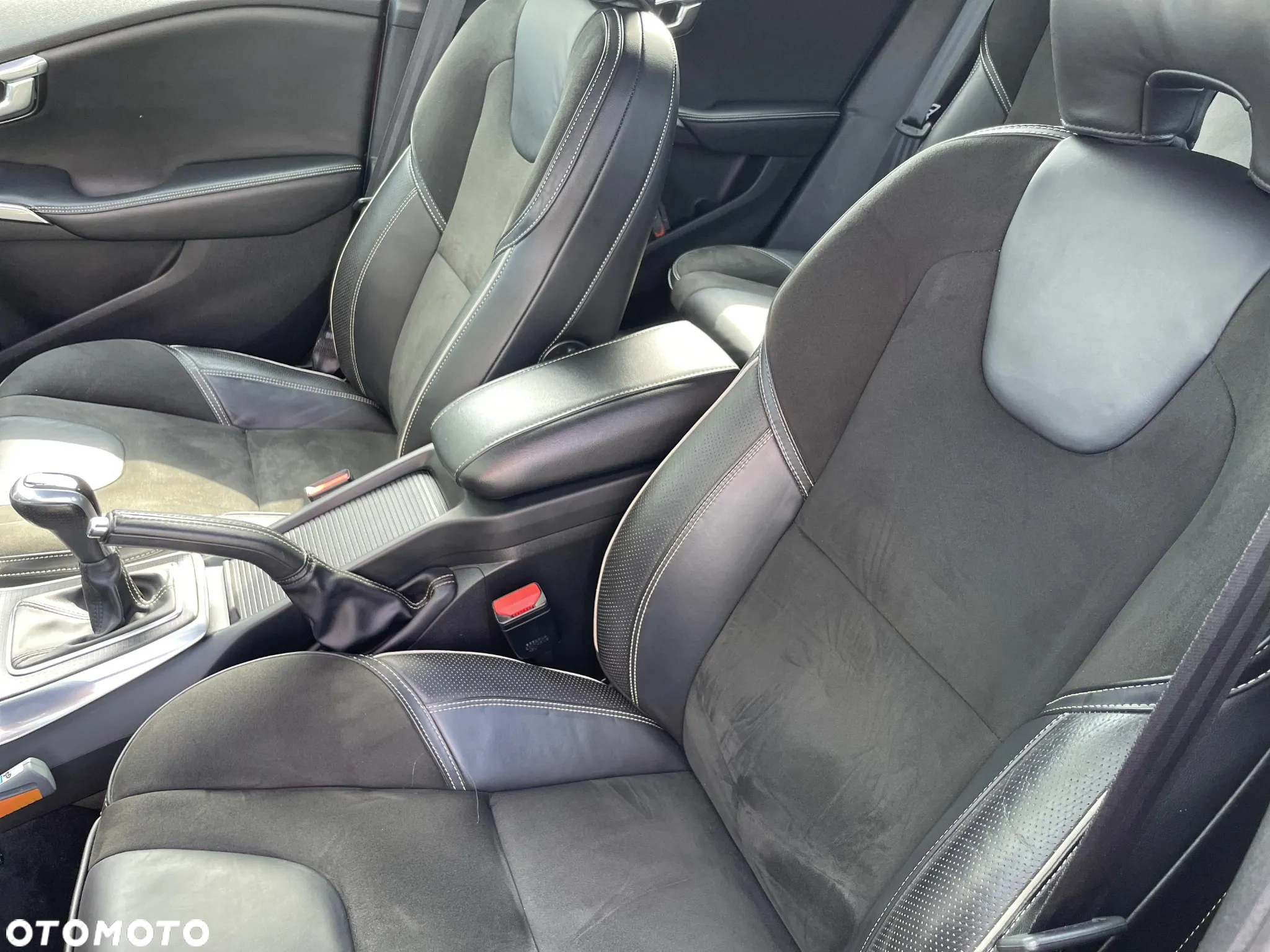 Volvo V40 D2 Drive-E R-Design Momentum - 11