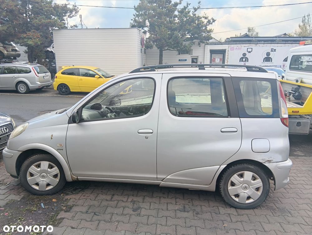 *TOYOTA YARIS VERSO* Samochód na części - 1
