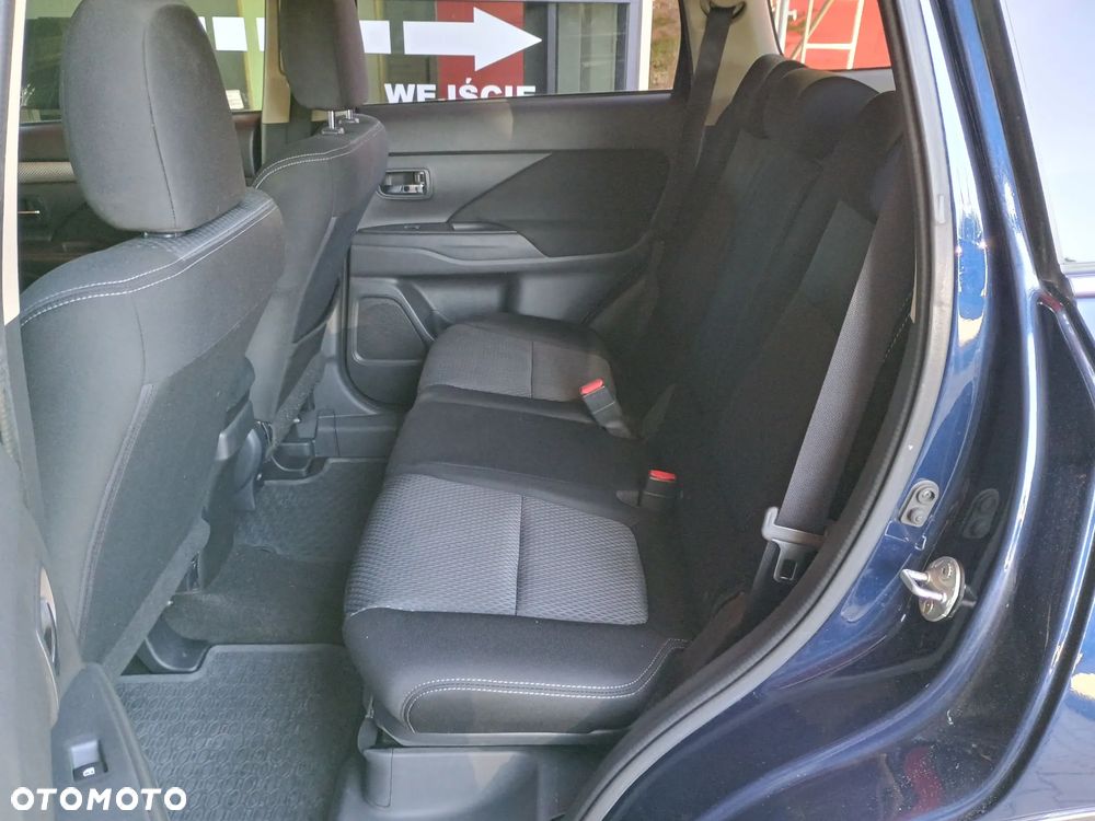 Mitsubishi Outlander 2.0 4WD Invite - 12