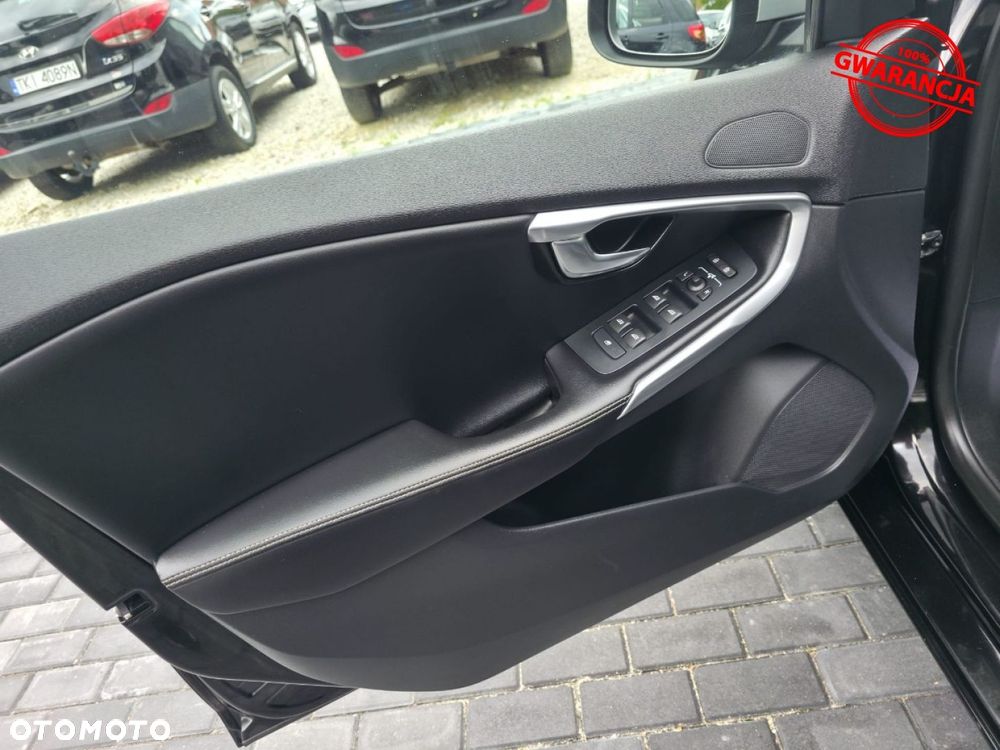 Volvo V40 D2 Drive-E R-Design Kinetic - 40