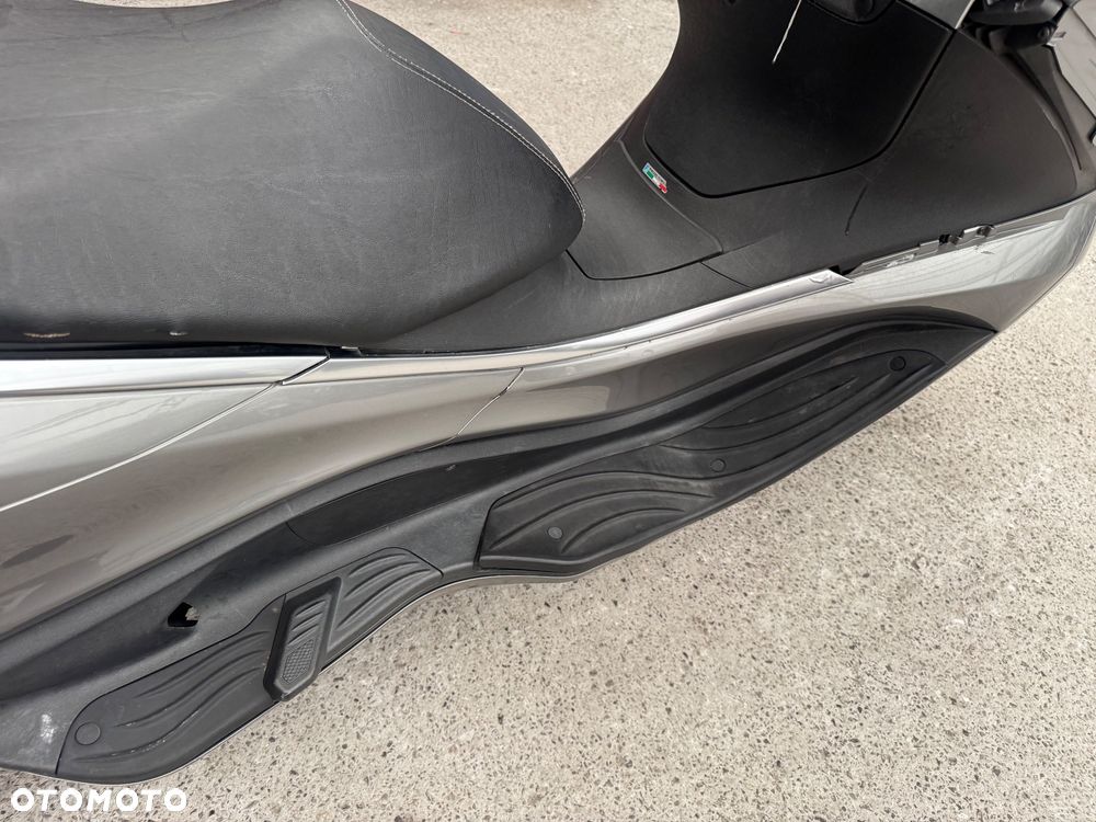 Piaggio X10 - 18