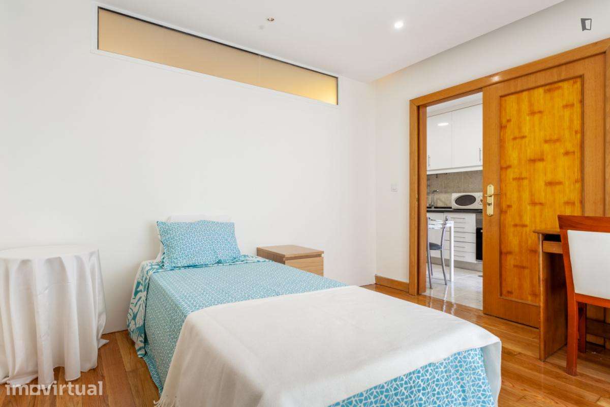 Quarto - localizado em São Mamede de Infesta Porto - Grande imagem: 2/14