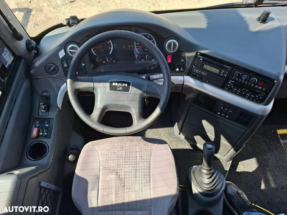 MAN LIONS COACH - 10