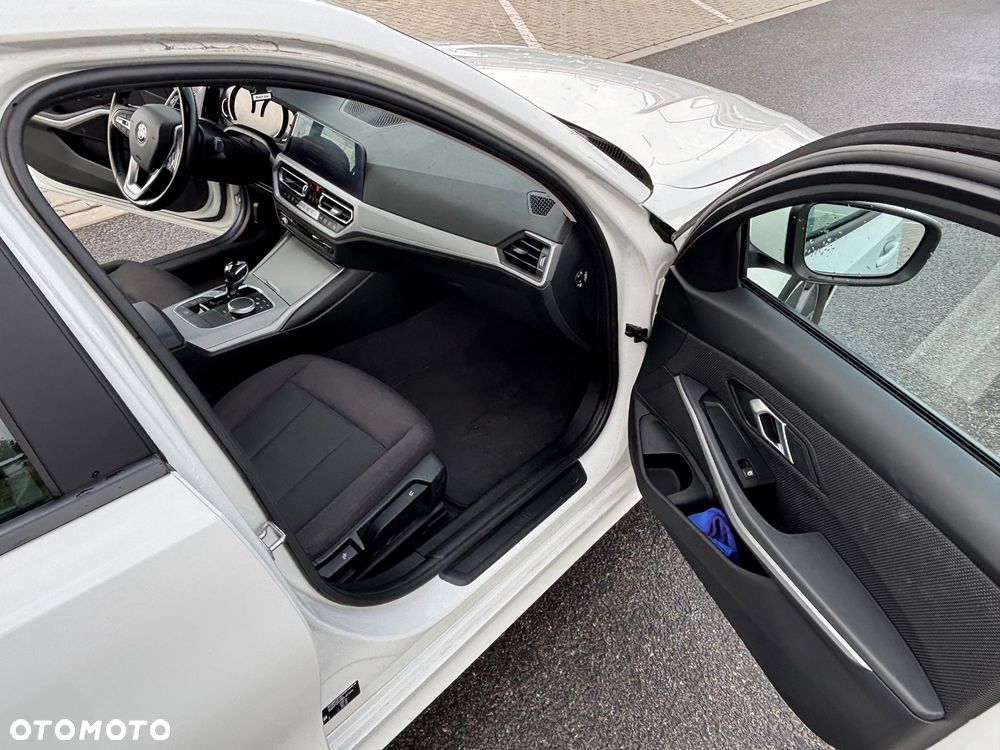 BMW Seria 3 318i - 19