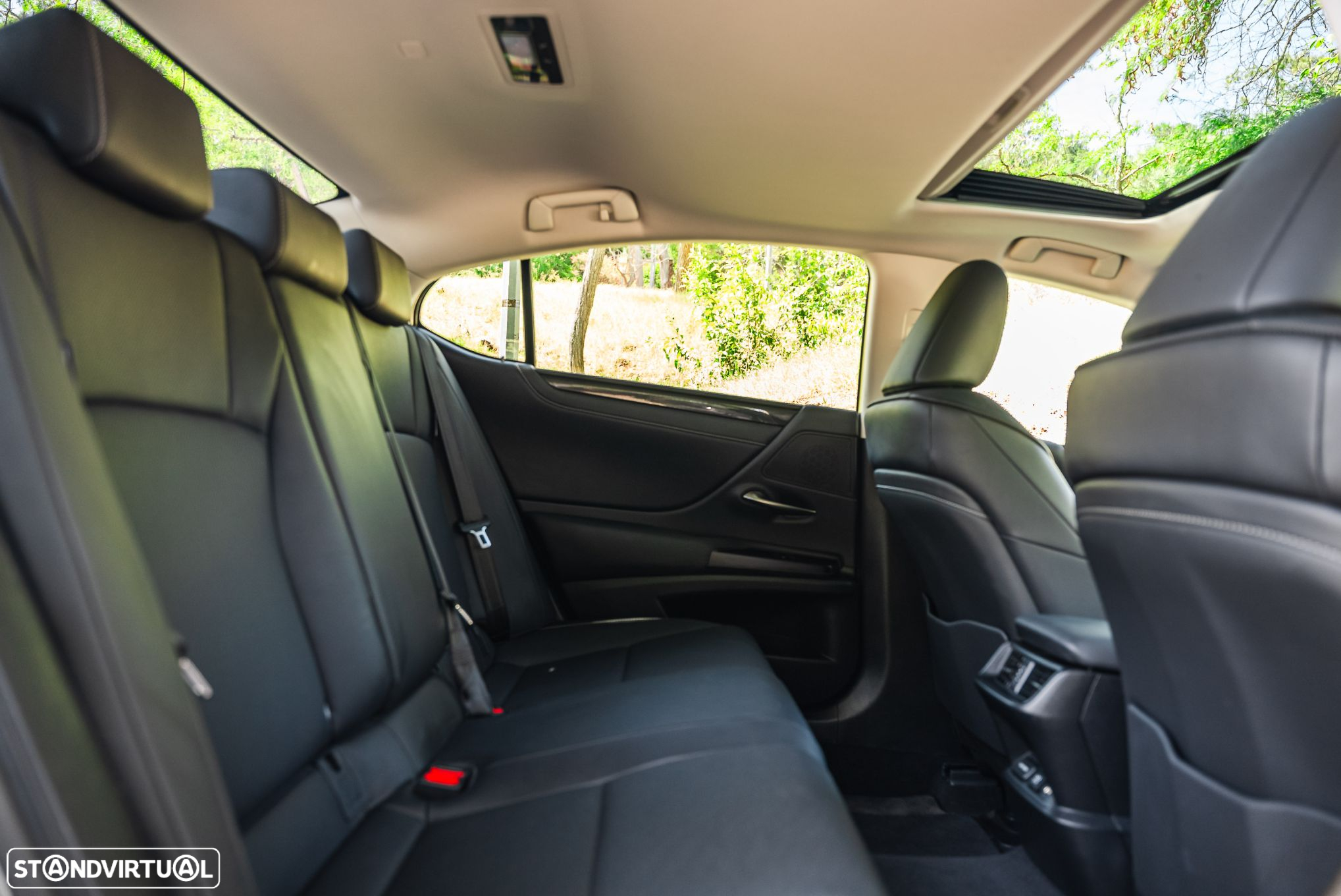 Lexus es-300h Special Edition - 7