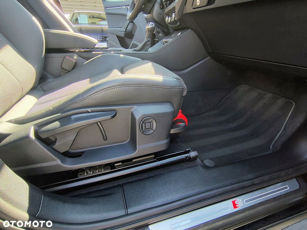 Audi Q3 35 TFSI mHEV S-Line S tronic - 17