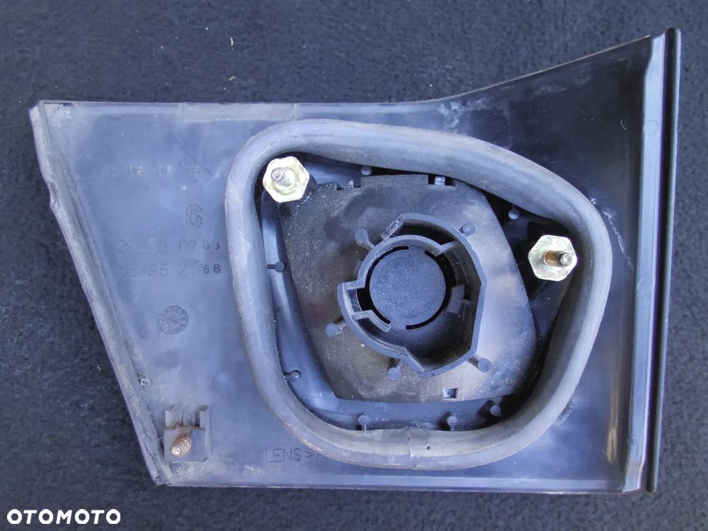 MITSUBISHI CARISMA I LAMPA PRAWA TYLNA PRAWY TYŁ W KLAPĘ 29200203 MB952168 - 3