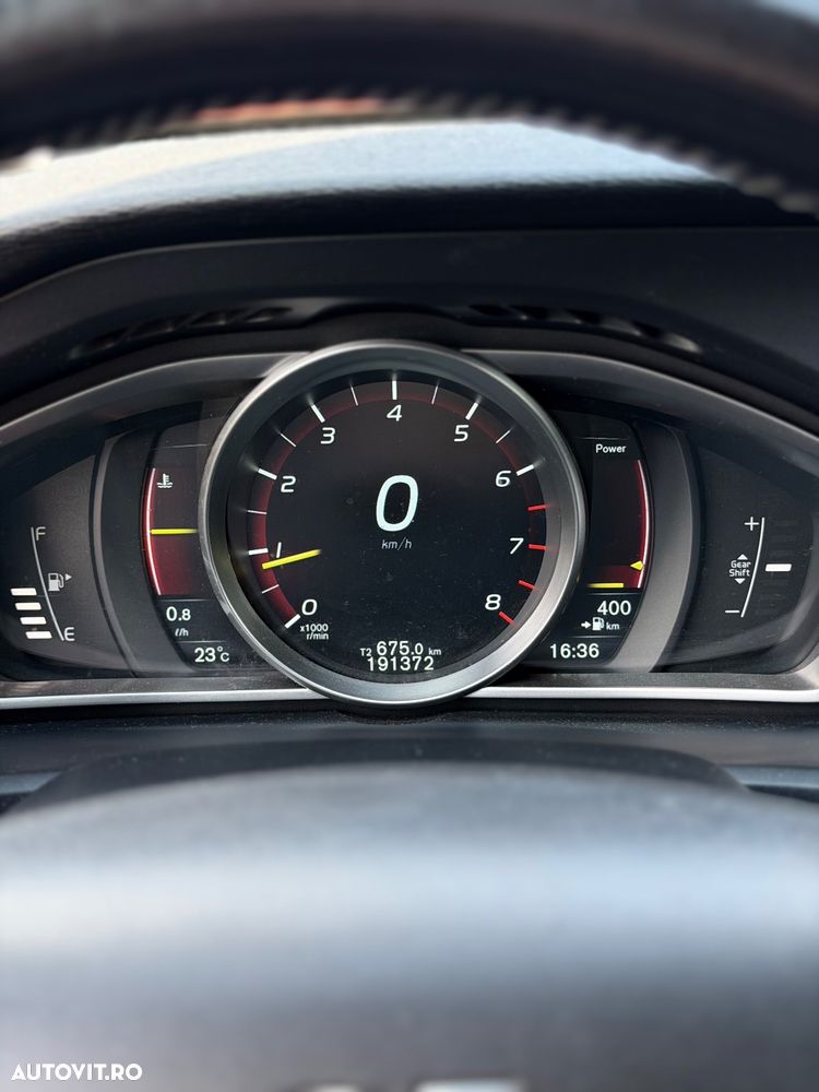 Volvo V40 T2 Momentum - 9