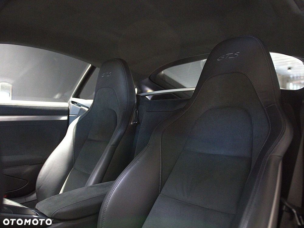 Porsche 718 Cayman - 22