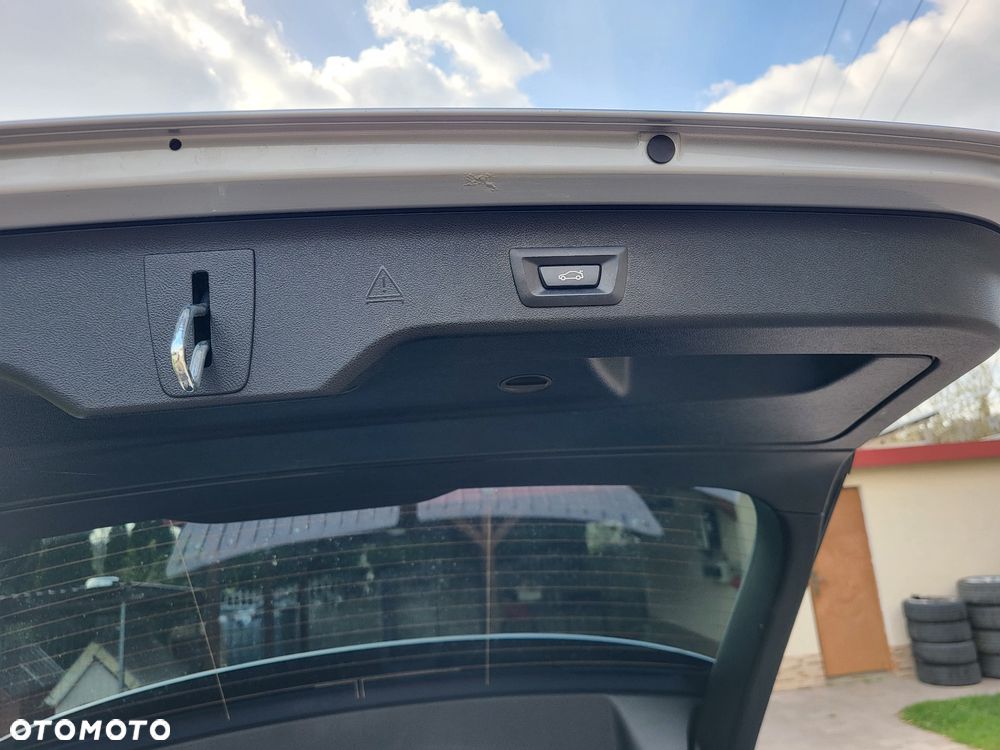BMW Seria 5 520d xDrive Sport Line sport - 12