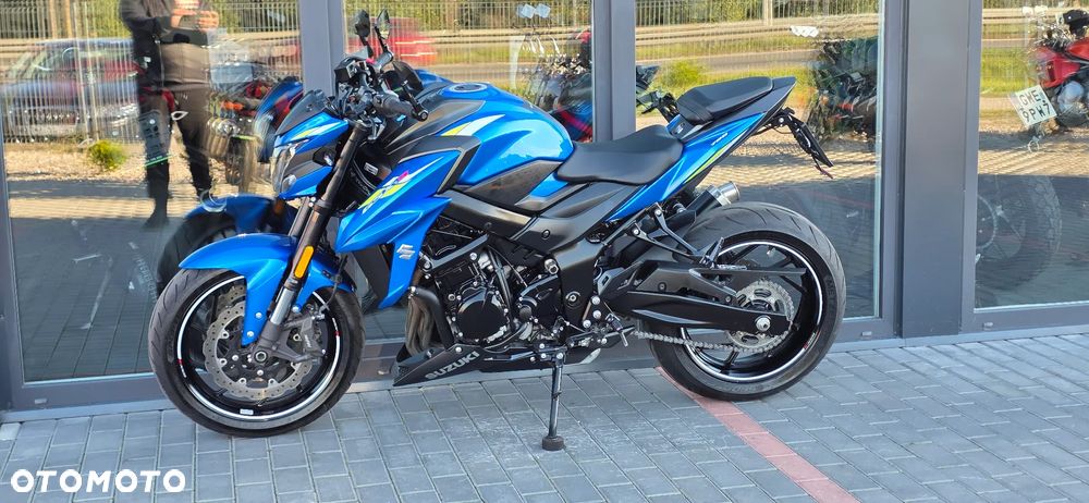 Suzuki GSX - 28