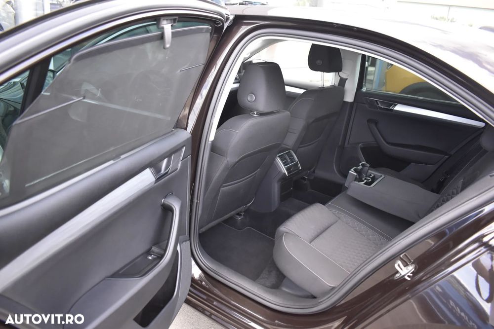 Skoda Superb 2.0 TDI DSG Ambition - 36