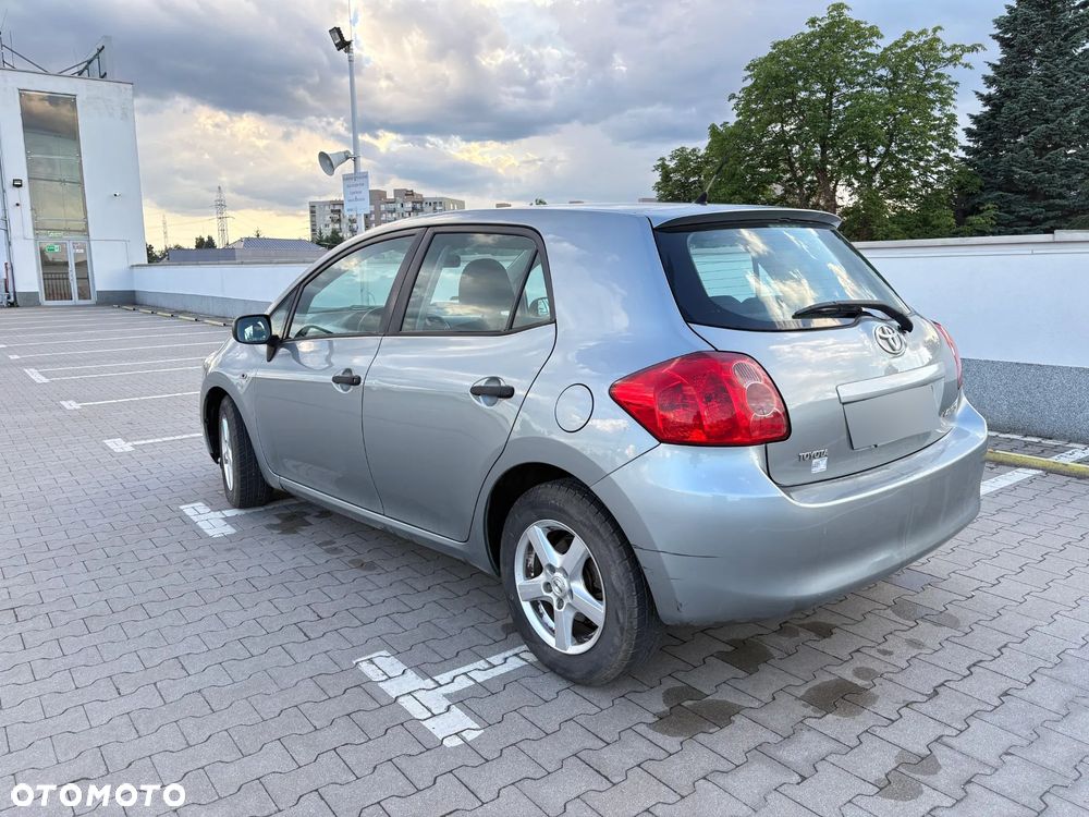 Toyota Auris 1.33 VVT-i Terra - 2