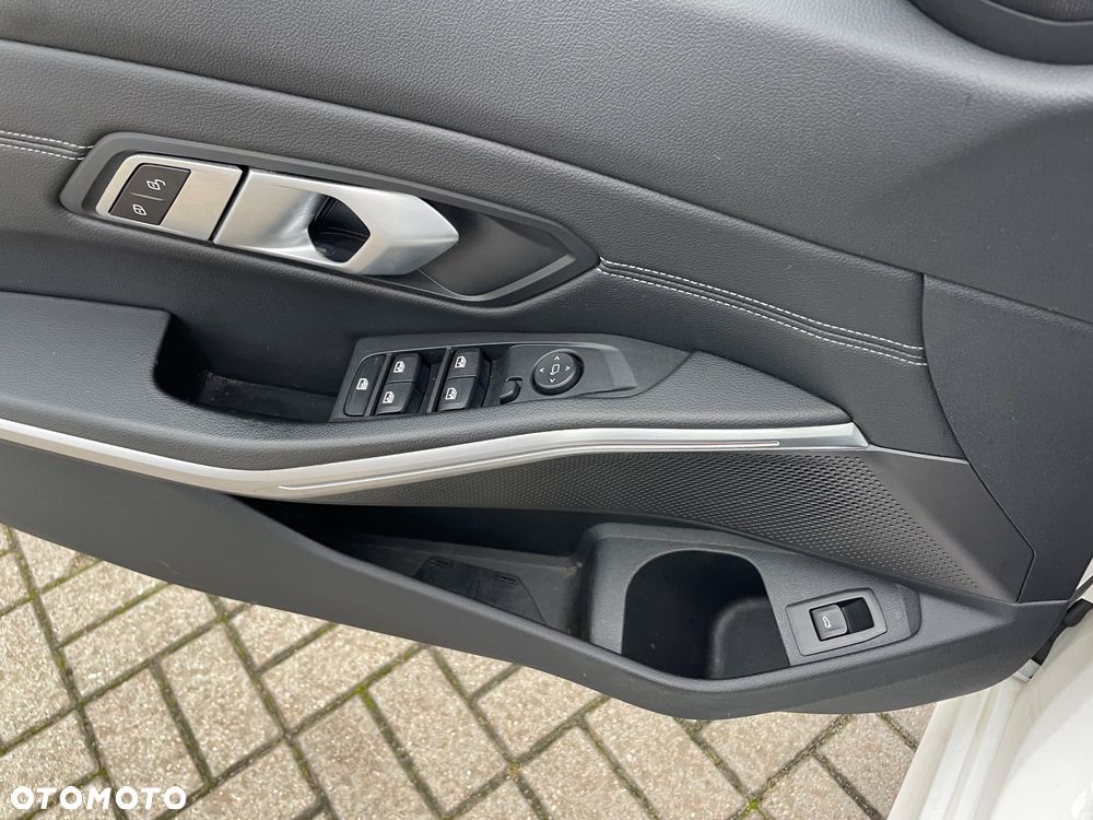 BMW Seria 3 320d M Sport sport - 29