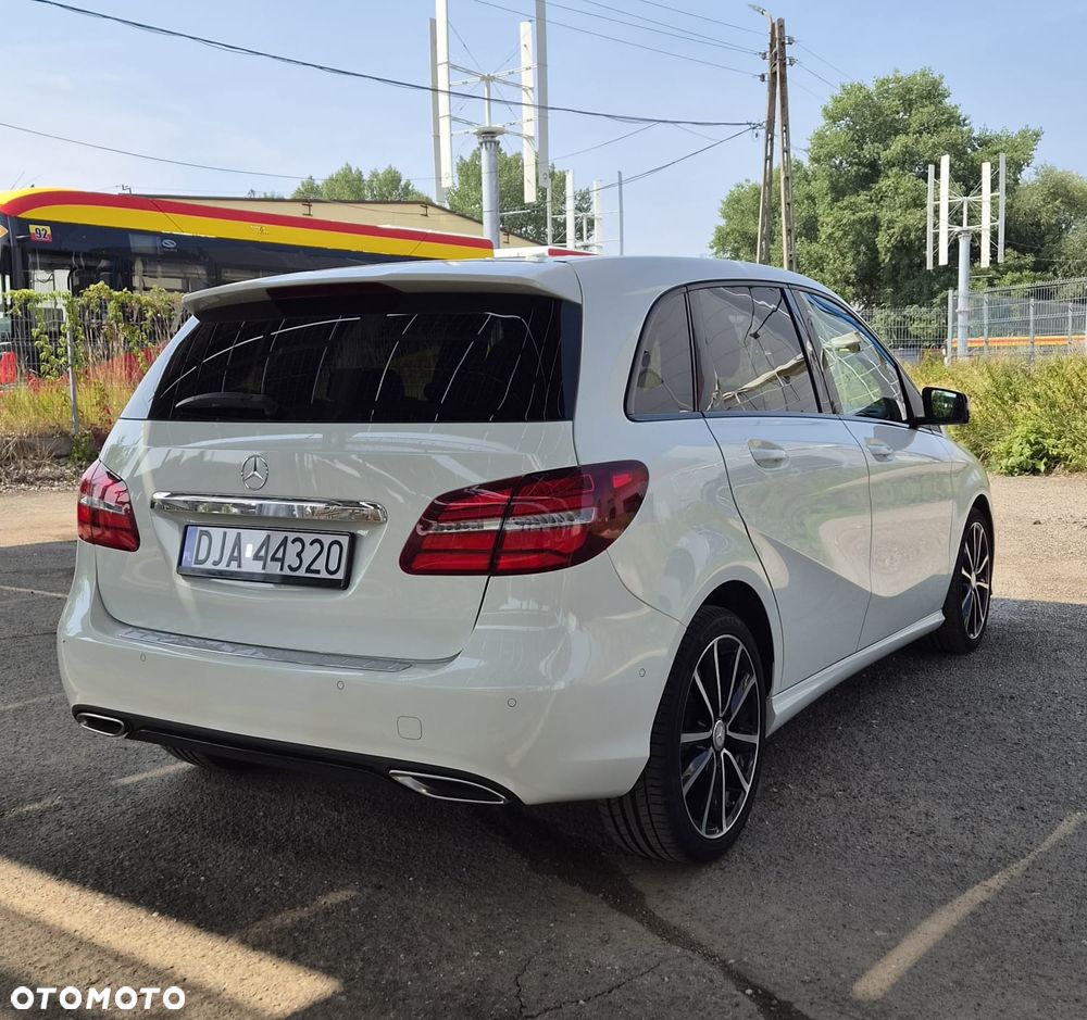 Mercedes-Benz Klasa B 180 UrbanStyle Edition - 20