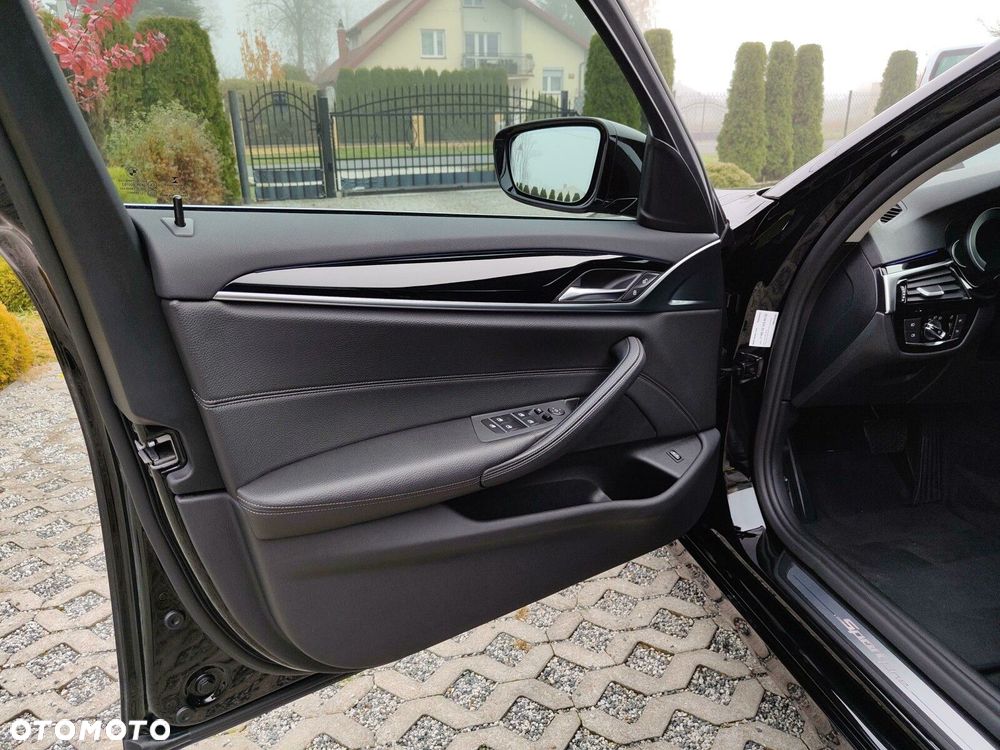 BMW Seria 5 518d Sport - 12