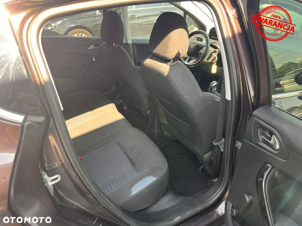 Peugeot 208 - 37