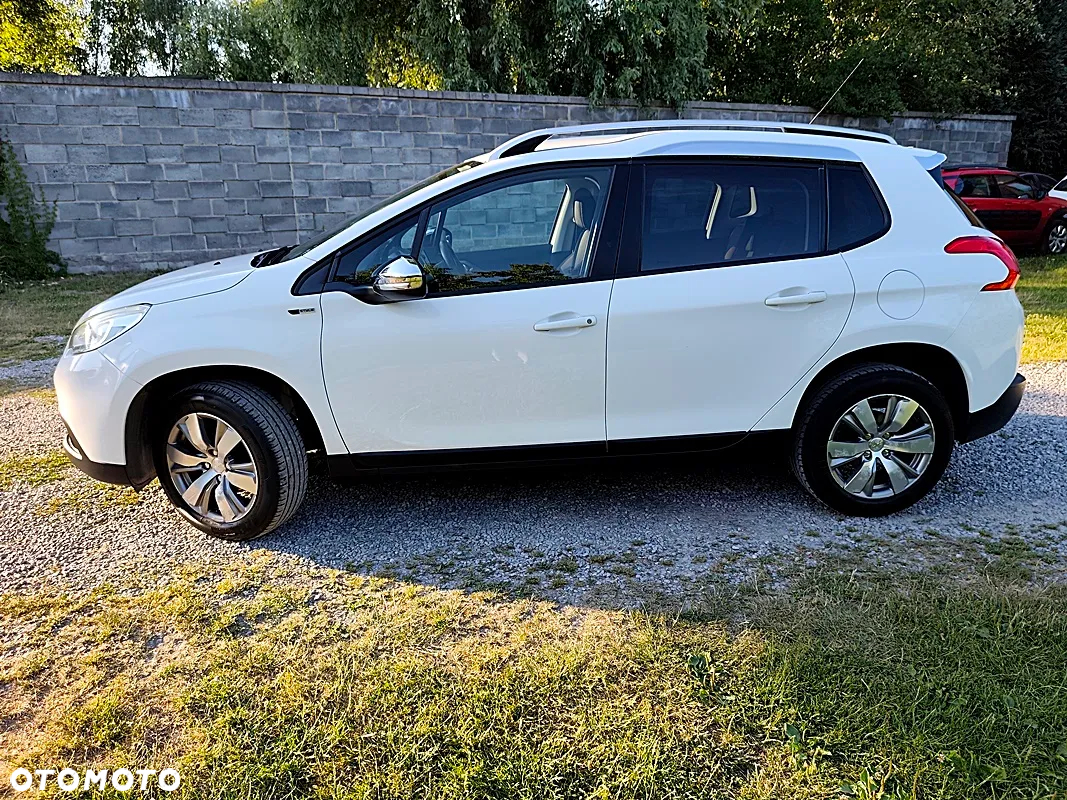 Peugeot 2008 1.2 Pure Tech Style - 17