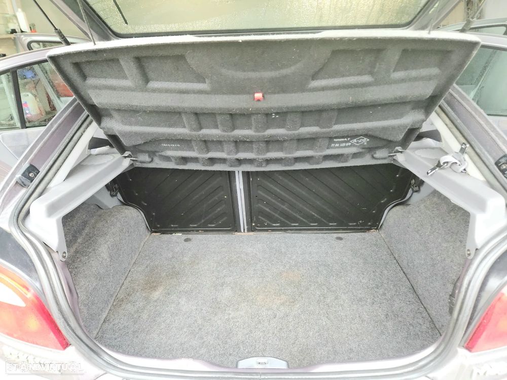 Renault Mégane 1.4 16V RXE AC - 19