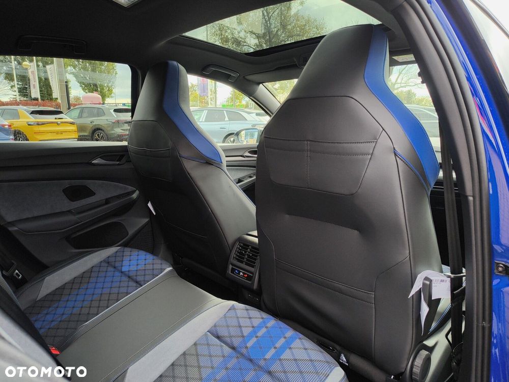 Volkswagen Golf - 22