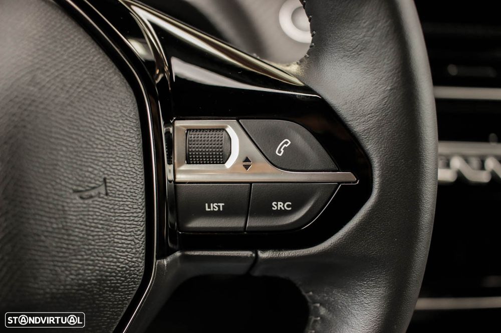 Peugeot e-2008 Allure - 20