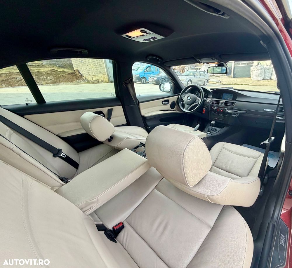 BMW Seria 3 320d DPF Blue Performance Edition Sport - 33