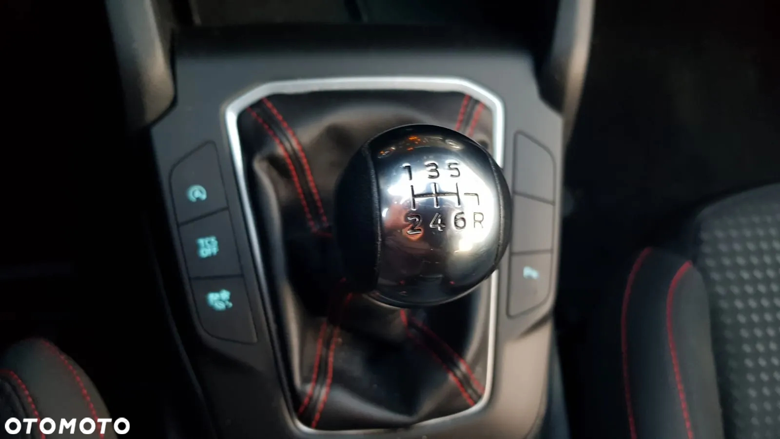 Ford Focus 1.0 EcoBoost Hybrid ST-LINE X - 25