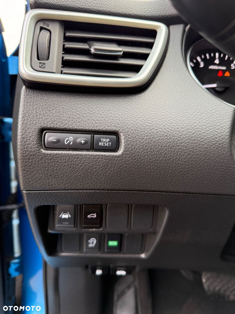 Nissan Qashqai 1.3 DIG-T N-Connecta DCT - 23