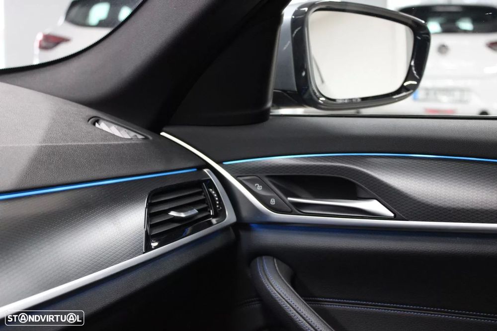 BMW 530 e Pack Desportivo M - 14