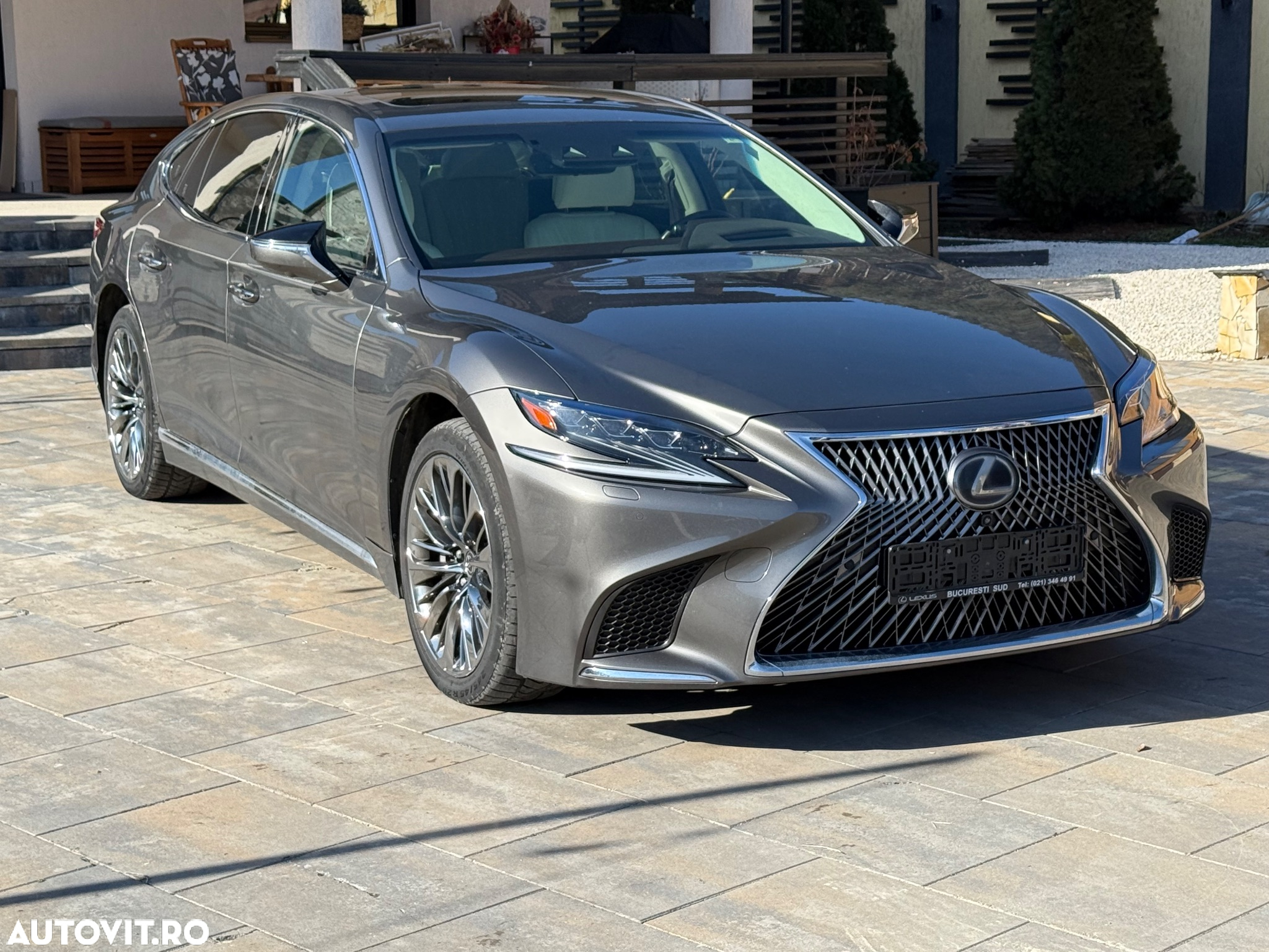 Lexus Seria LS 600h - 2