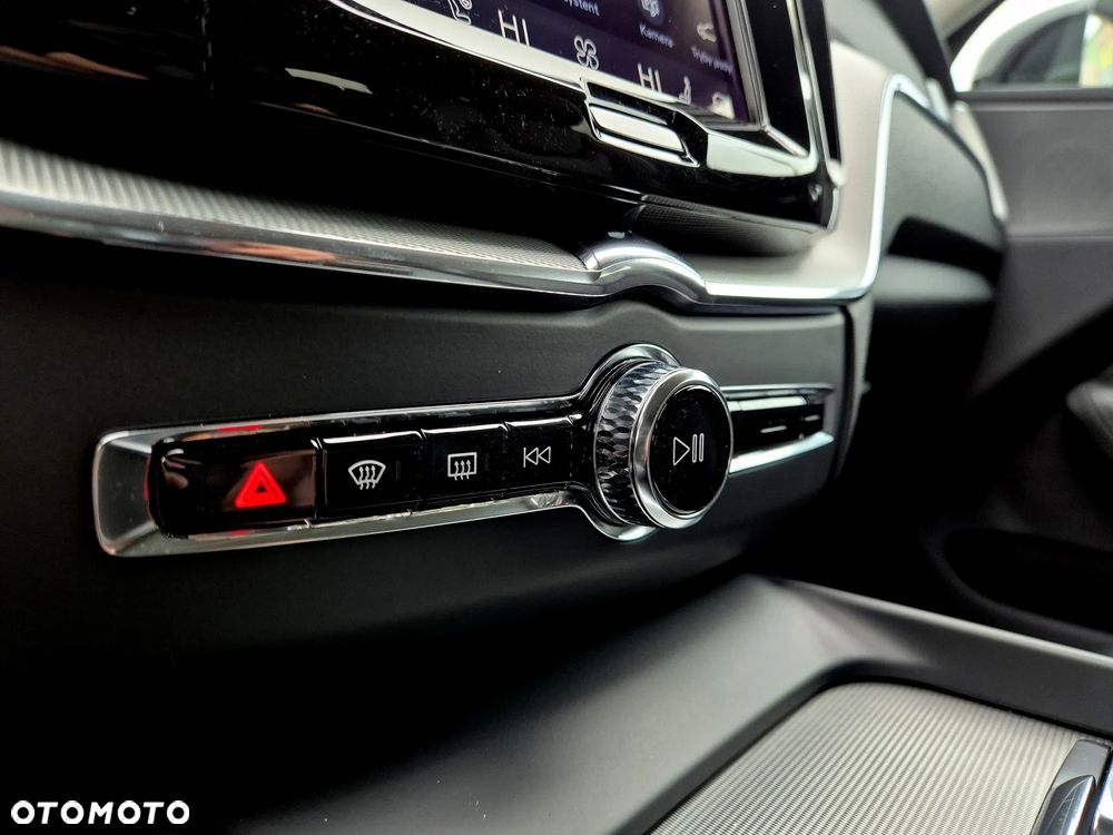 Volvo XC 60 B4 B Plus Dark - 25