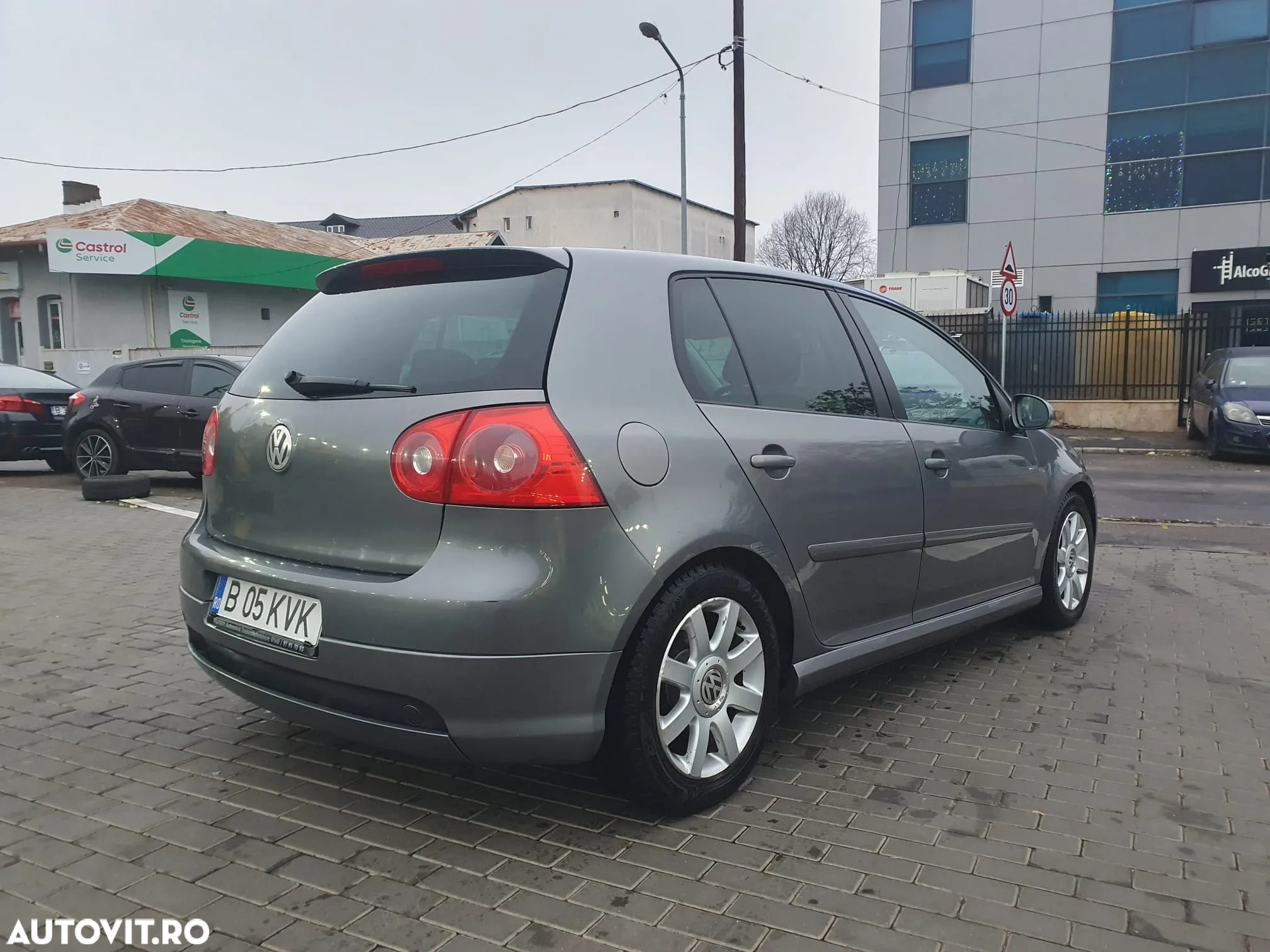 Volkswagen Golf 2.0 FSI Sportline - 3