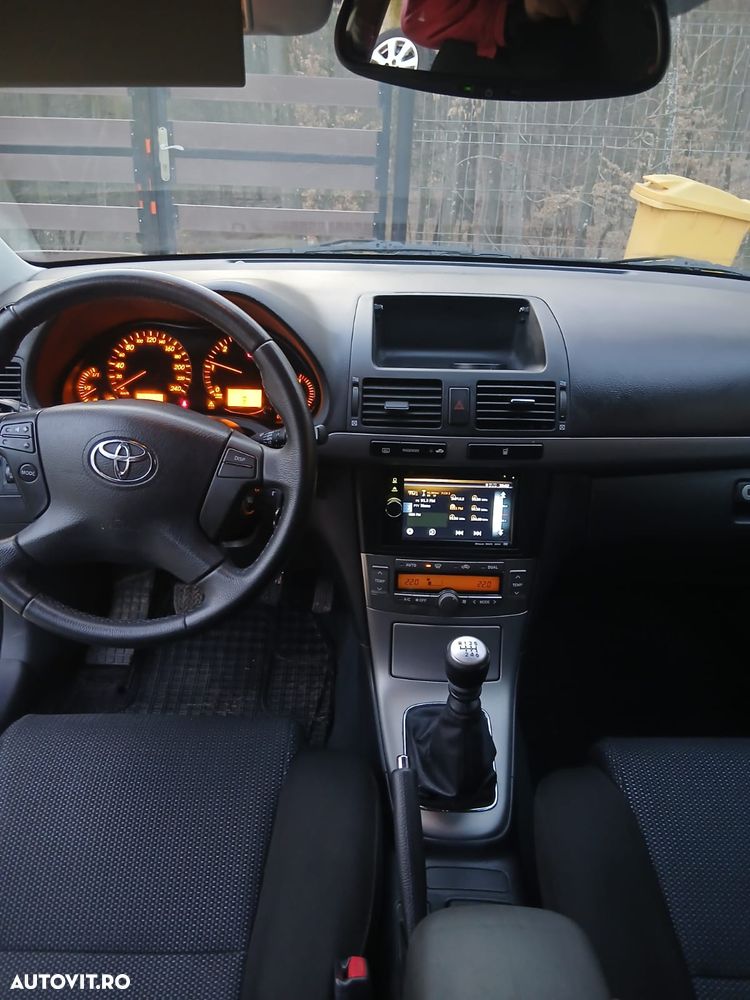 Toyota Avensis - 12
