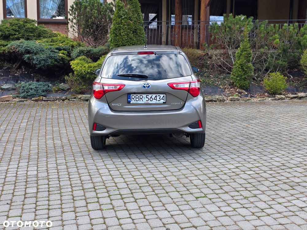 Toyota Yaris Hybrid 100 Premium - 6
