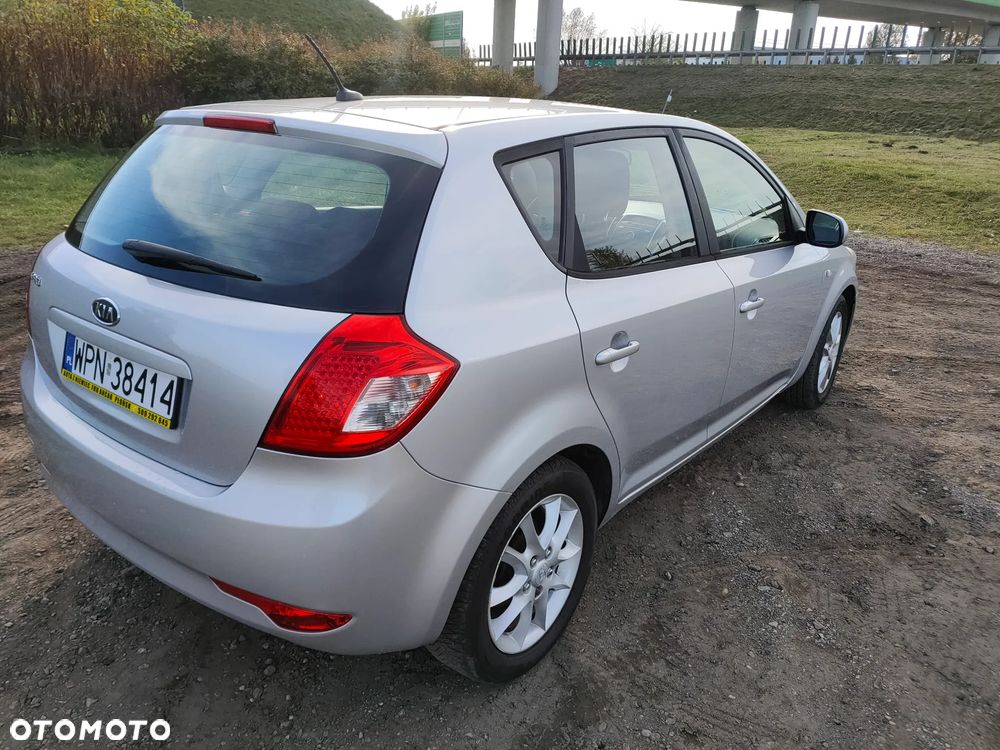 Kia Ceed 1.4 CVVT Attract - 12