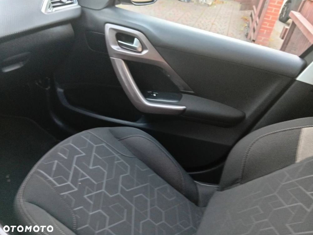Peugeot 2008 1.2 Pure Tech Active S&S - 10