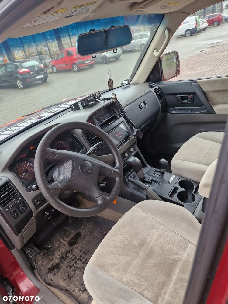 Mitsubishi Montero - 8