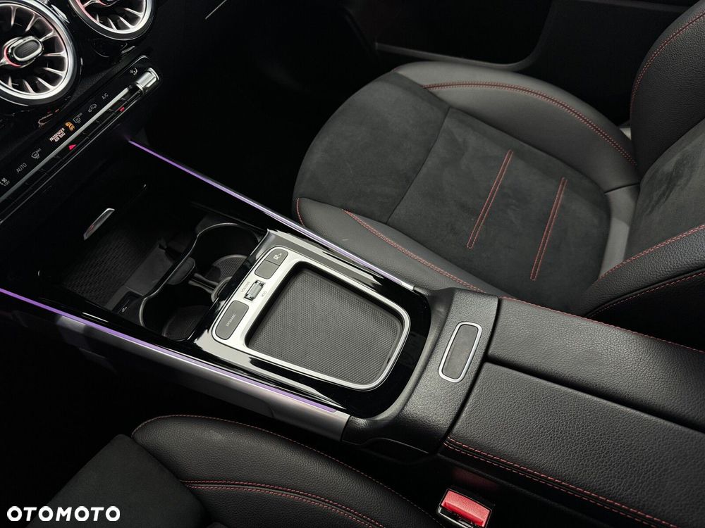 Mercedes-Benz GLB 200 AMG Line 7G-DCT - 25