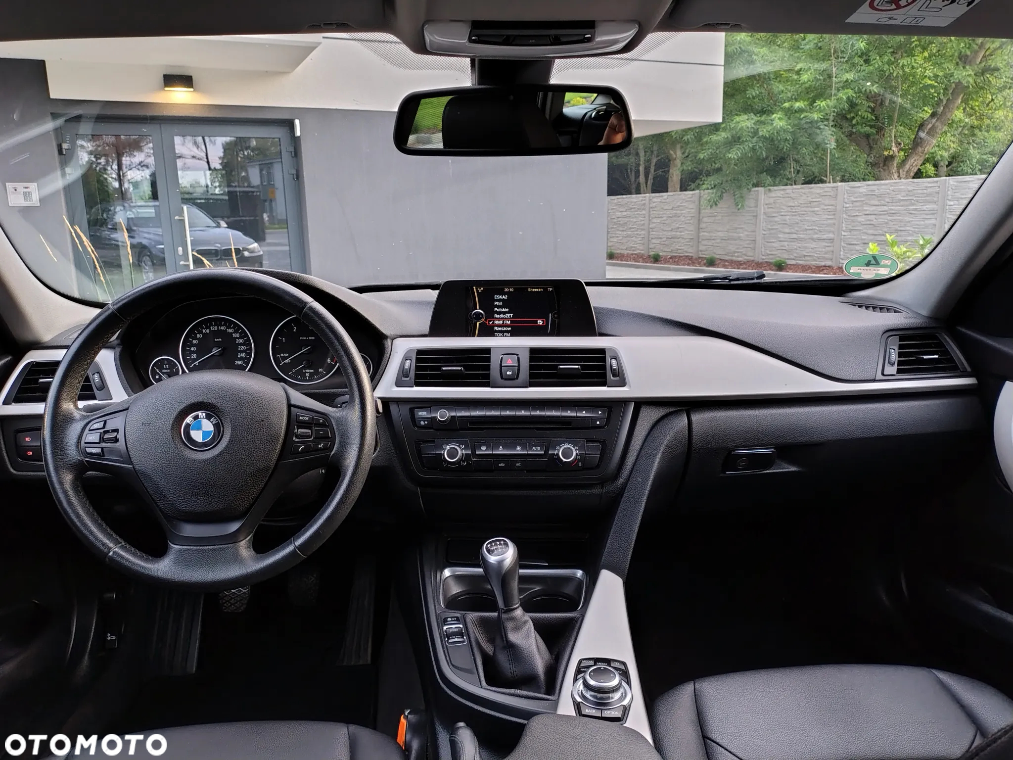 BMW Seria 3 318d Touring - 17