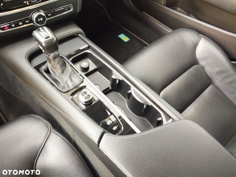 Volvo V90 D5 SCR AWD Momentum - 15