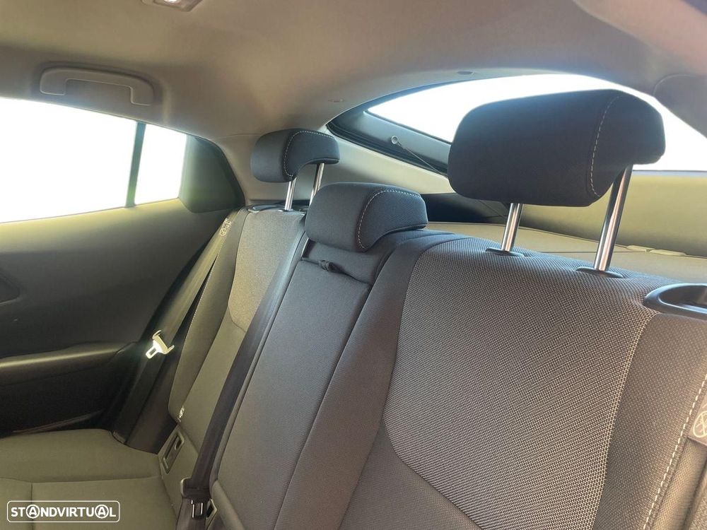 Toyota Prius 2.0 Plug-in Luxury - 12