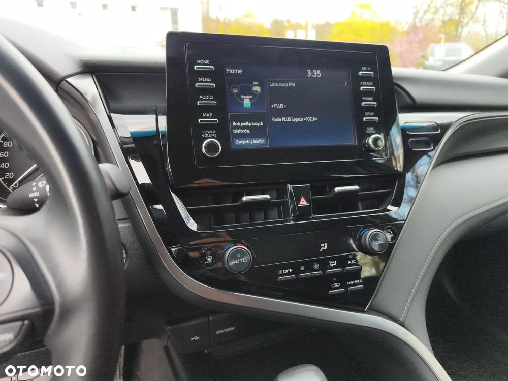 Toyota Camry 2.5 Hybrid Comfort CVT - 24