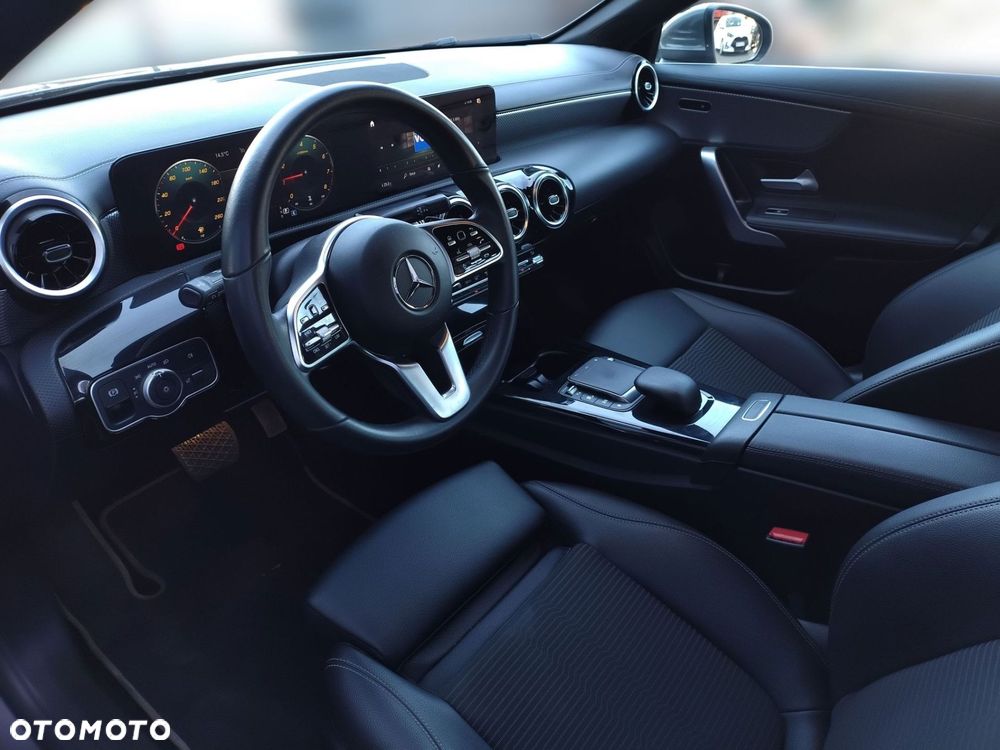 Mercedes-Benz CLA 200 7G-DCT - 9