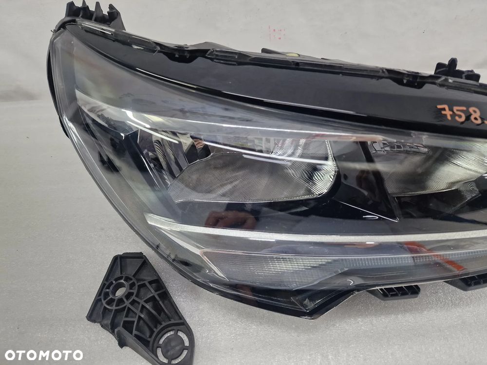 OPEL CORSA F 19- PRAWA ZWYKŁA LAMPA PRZEDNIA PRZÓD , NR 39162949 , NR AUKCJI LA758 - 7