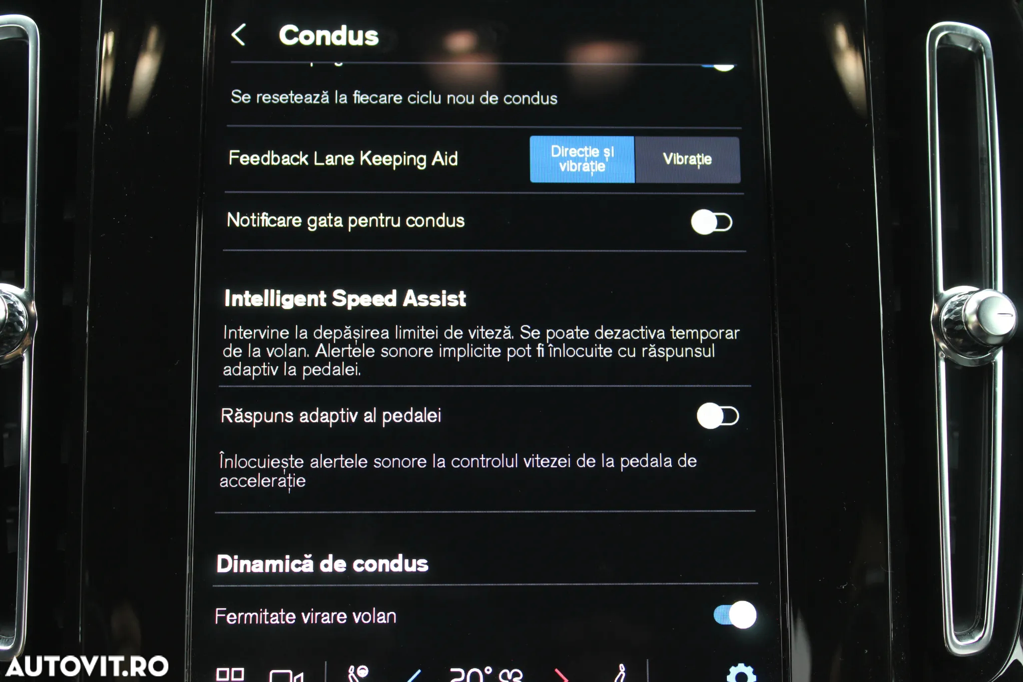 Volvo XC 40 B3 AT FWD MHEV Plus Dark - 26