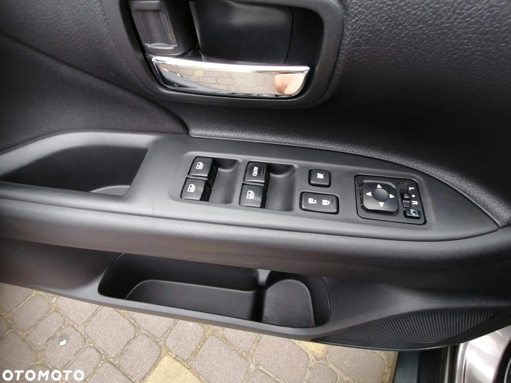 Mitsubishi Outlander 2.0 Intense + Navi 4WD CVT - 28