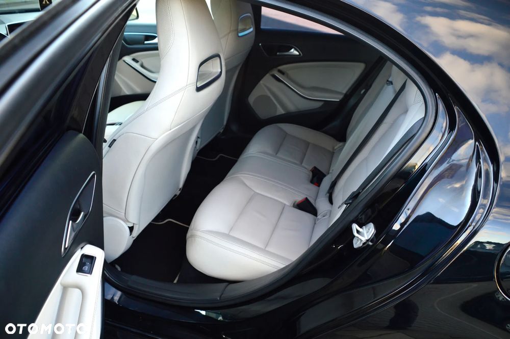 Mercedes-Benz Klasa A 250 4Matic 7G-DCT - 26